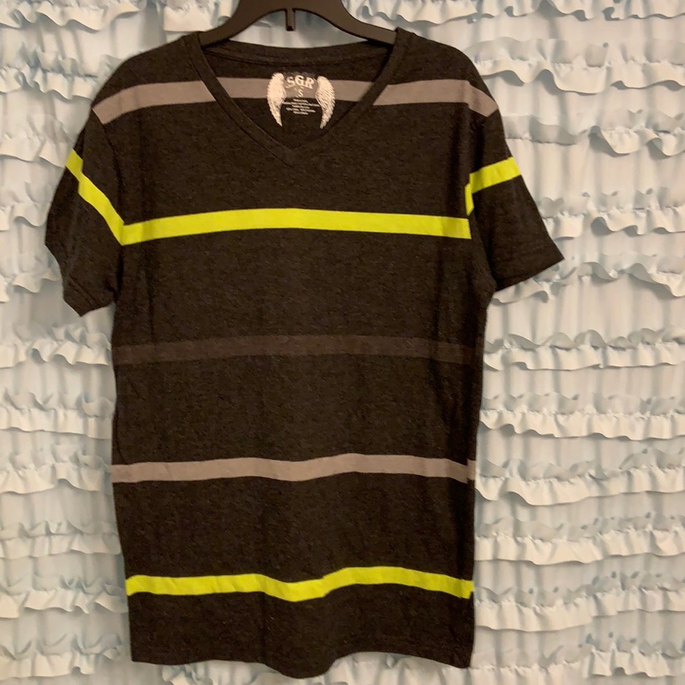 Men’s vneck SS Tshirt. Size small